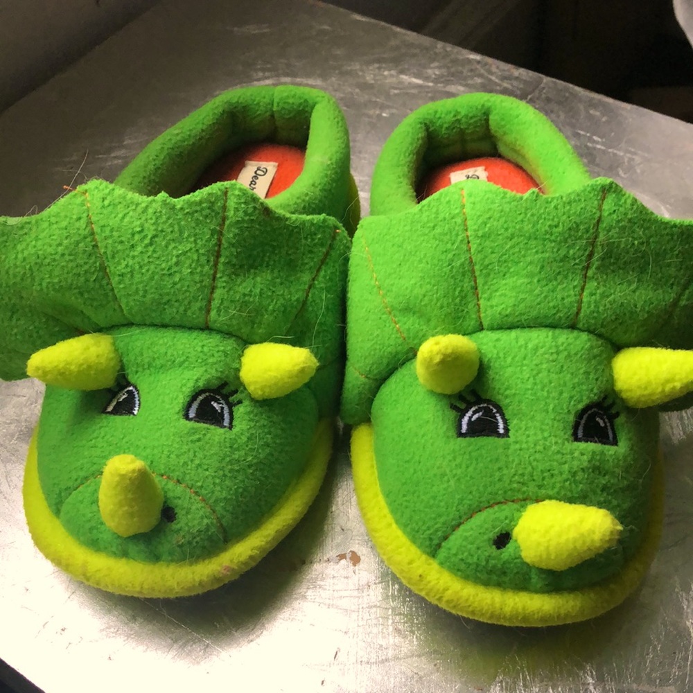 Dearfoams dinosaur triceratops slip on slippers sz 11-12 youth EUC